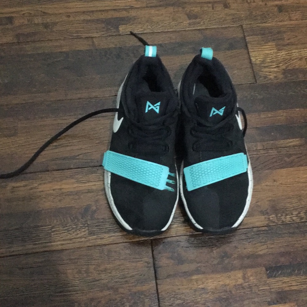 Basketball shoes